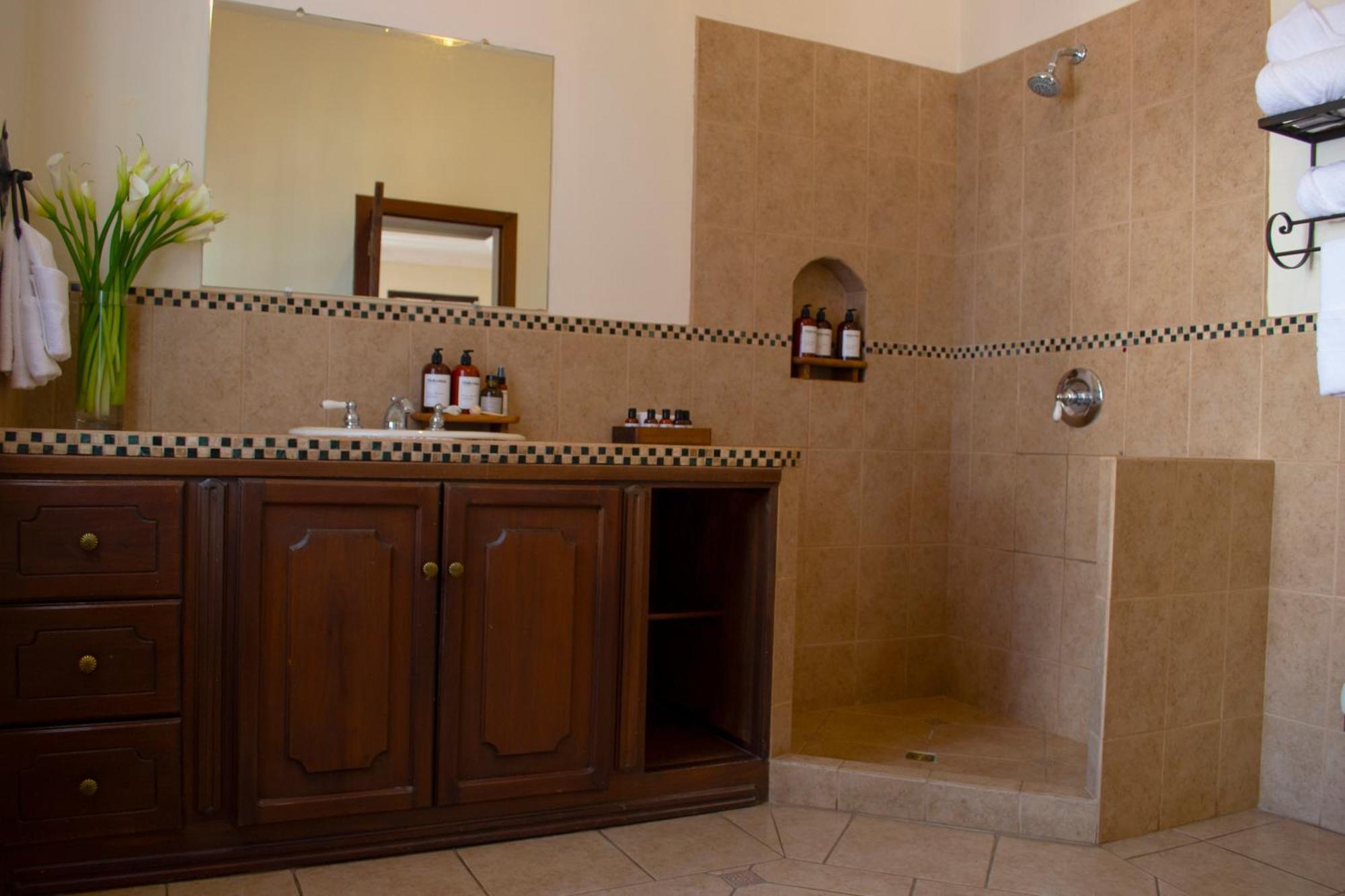 Santa Margarita Bed & Breakfast Antigua Room photo